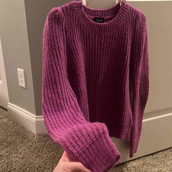 Fuzzy magenta sweater - Picture 6 of 9